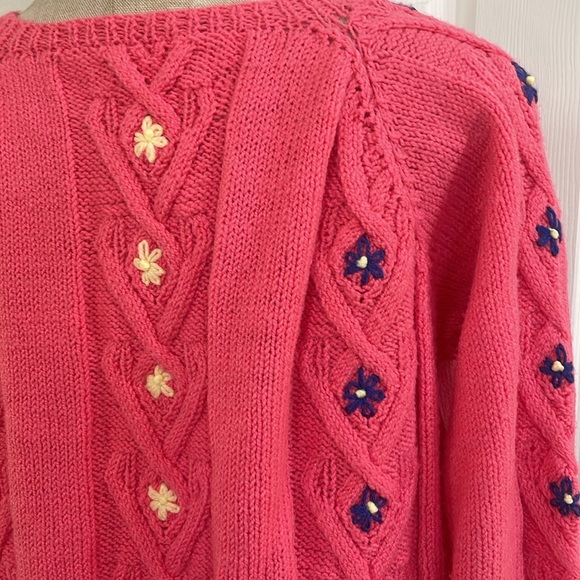 Hand knit embroidered floral cardigan sweater pink handcrafted women’s size M - Picture 15 of 16